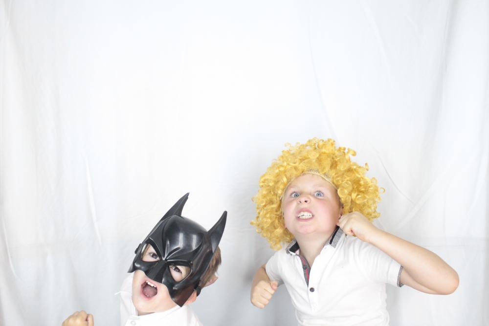 Mr & Mrs Guillen | View more photos from the event at gallery.myphotoboothexperience.co.uk/u/MyPhotoBoothExperienceLtd/Mr-Mrs-Guillen